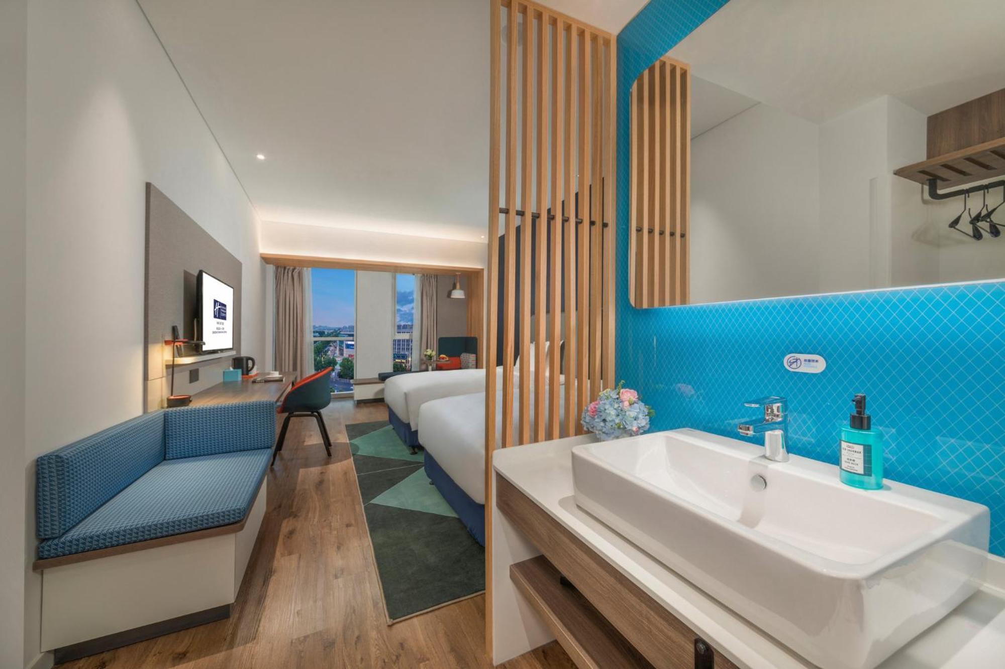 Holiday Inn Express Qingdao Chengyang Central By Ihg Exterior foto